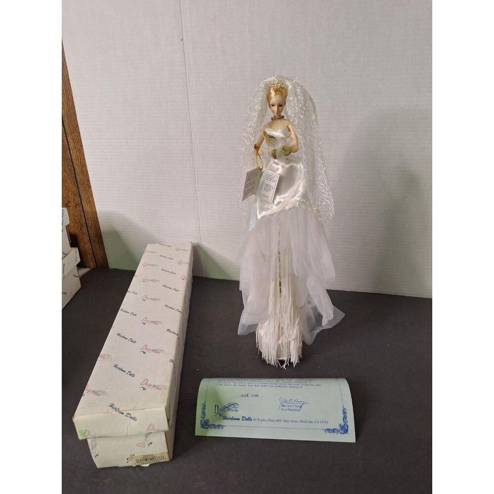 Duck House Heirloom Sarah ANN Bride Musical Doll NOS New in BOX